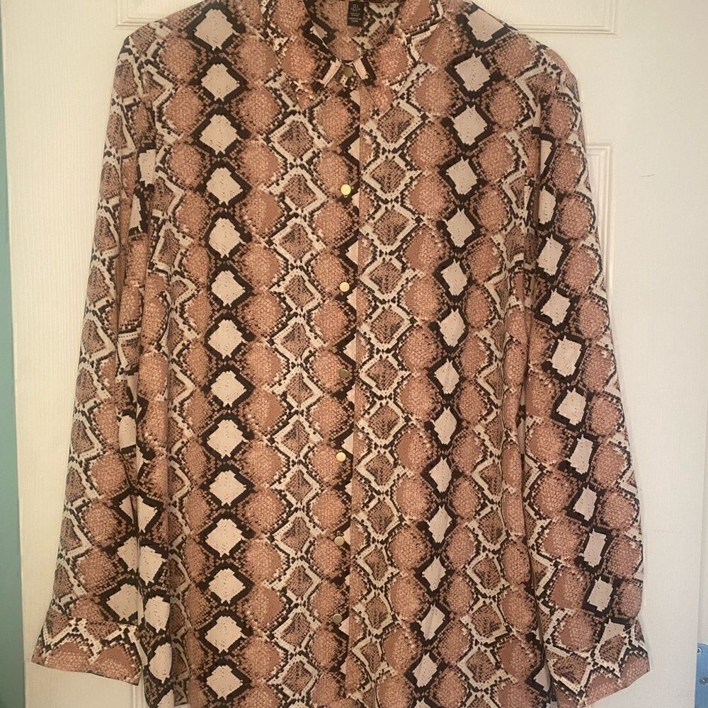 Jones New York Pastel Snake Pattern Button Down High Low Blouse - Picture 2 of 13